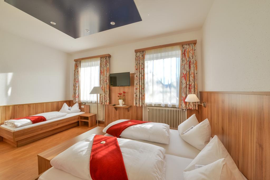 Hotel Drei Loewen Dachau Room photo